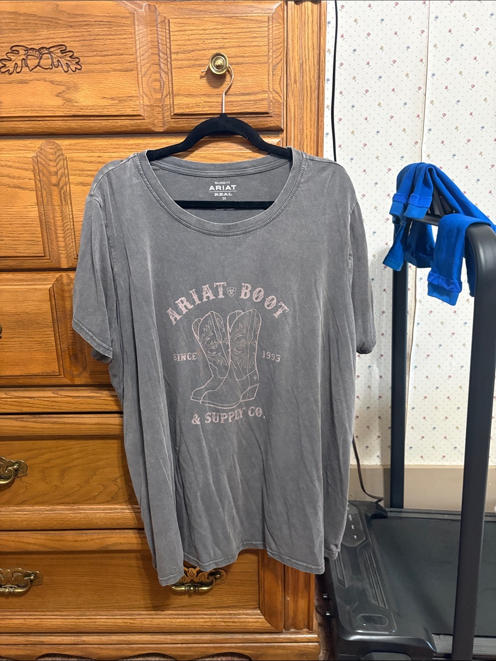 Ariat Men's Washed Gray Graphic Tee with Boot Print